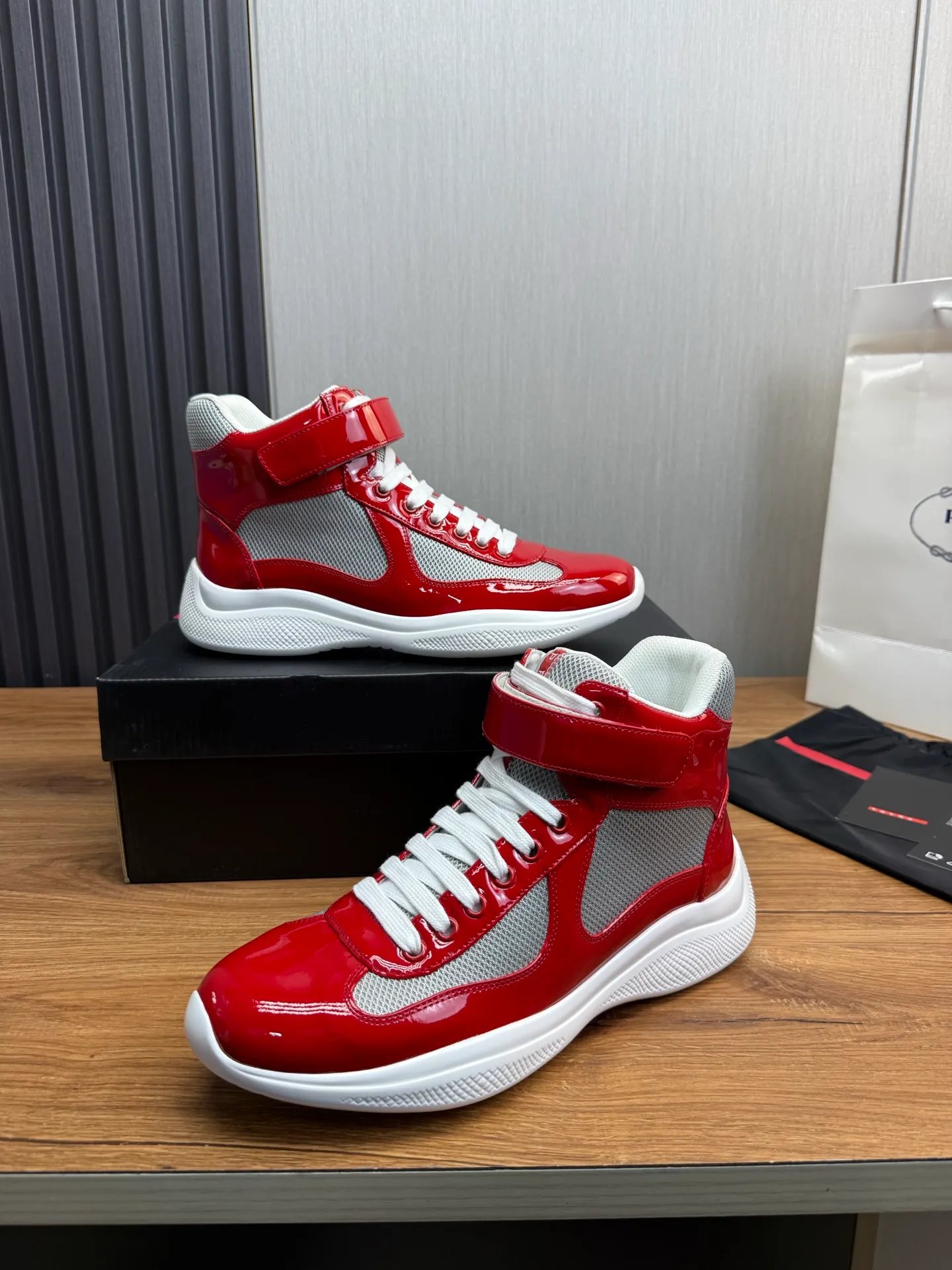 Men's shoes 700💰 [PRADA] Hot selling items🔥Must be recommended every day~~ Official website synchronized, 1:1 high quality shipments✔️ Imported cowhide fabric, cowhide lining, original bottom, high-end airplane box packaging🎁 38-45 (38.45 custom-made, non-refundable)